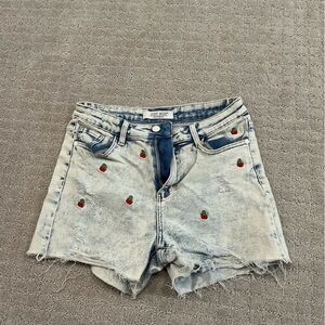 Women’s Judy blue distressed light blue cherry shorts size medium EUC